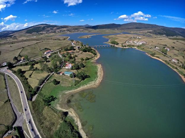 El Gobierno logra un acuerdo con el Ministerio que pone fin al conflicto del agua en Cantabria