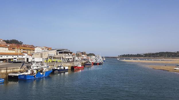 La falta de calado impide a muchos barcos acceder al puerto de San Vicente