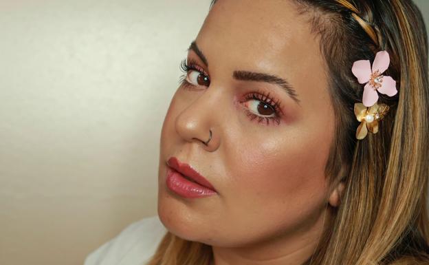 Tutorial de maquillaje para poner brillo y color a la primavera