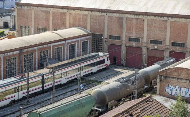 Renfe inicia la limpieza del residuo de bioetanol en los dos vagones cisterna retirados a Cajo