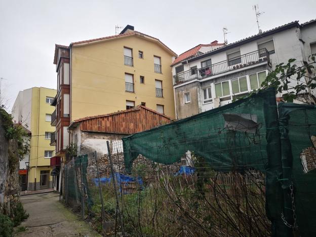 Castro acondicionará el solar en el que se hallan restos de termas romanas