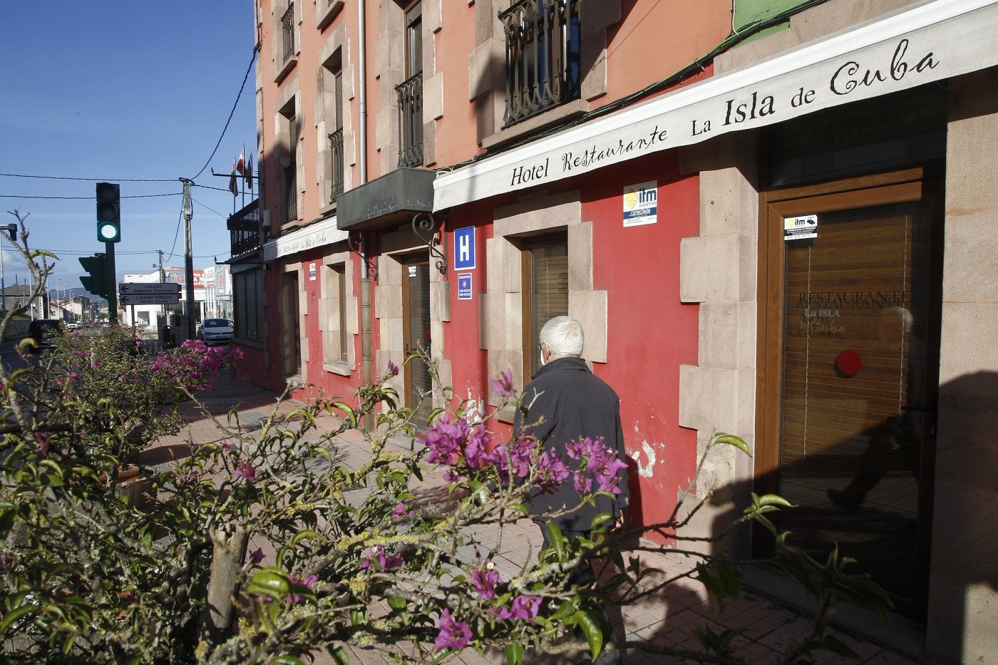 Torrelavega negocia alquilar un hotel para mejorar la atención a las personas sin hogar