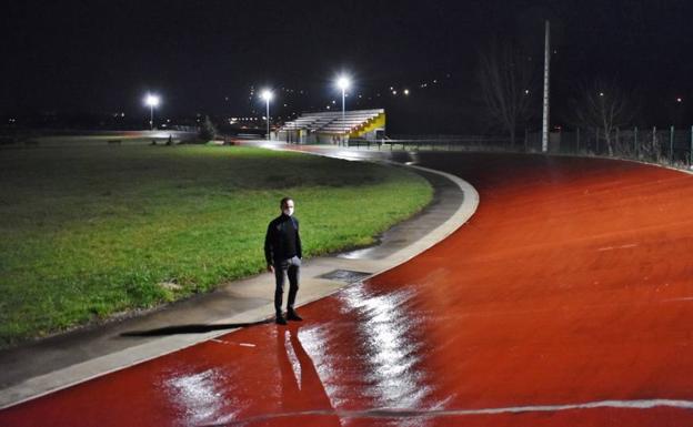 Los Corrales mejora su velódromo, el único de Cantabria, para ampliar las horas de entreno