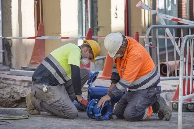 Más de 15.000 hombres jubilados en Cantabria pueden reclamar el plus de maternidad en la pensión