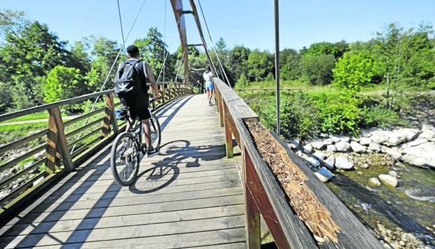 Obras Públicas restaurará la pasarela del Saja entre Cabezón y Mazcuerras