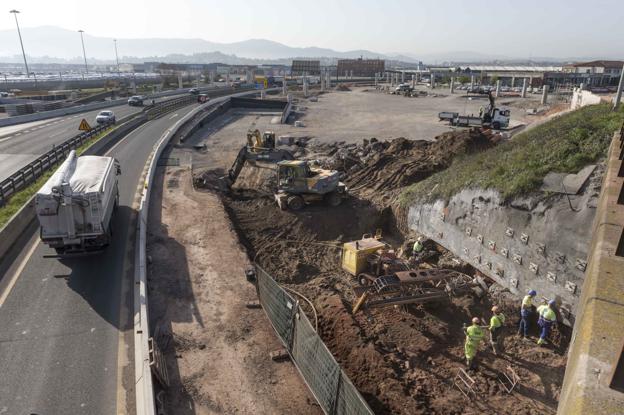 El nuevo acceso al Puerto abrirá a final de año, 15 meses más tarde de lo previsto