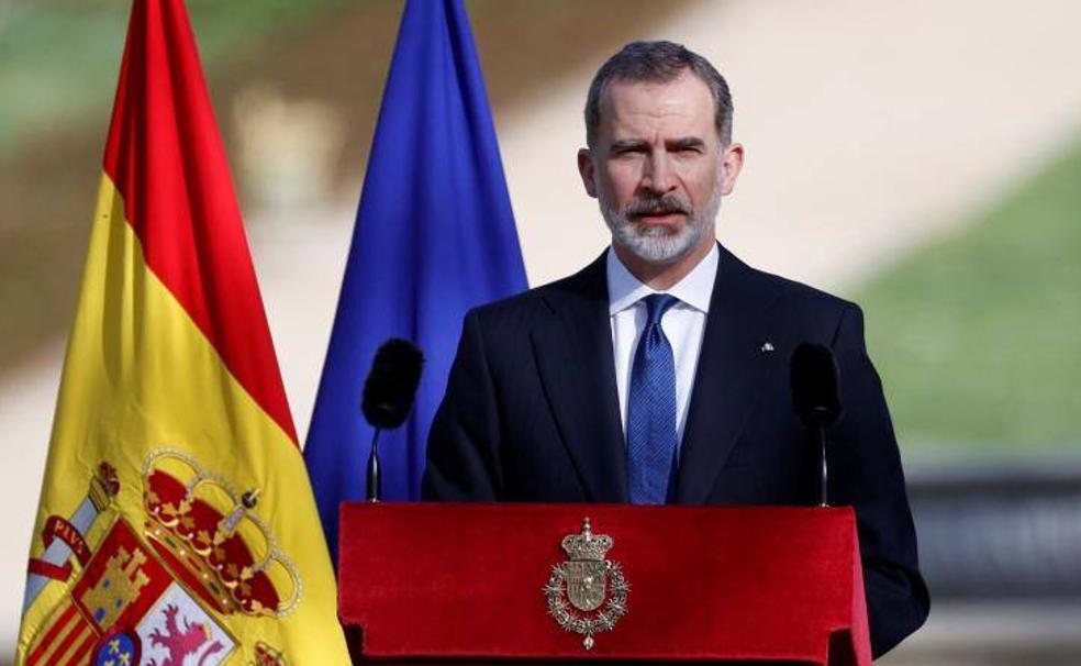 Felipe VI, un año después de romper amarras con su padre