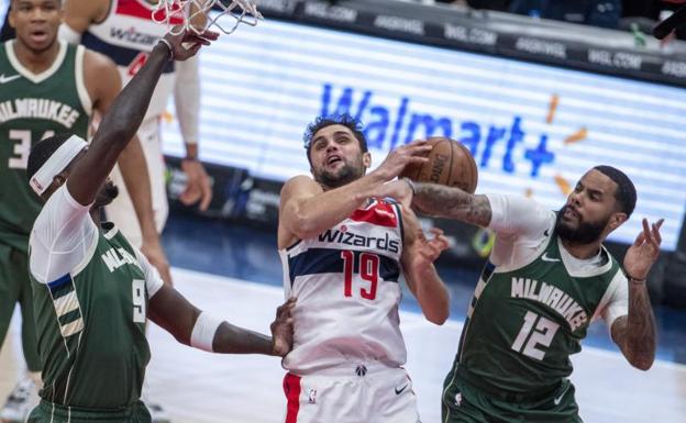 Milwaukee Bucks continúa con su racha y derrota a los Wizards