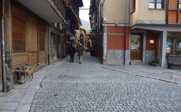 Potes concluye los trabajos de acondicionamiento provisional de la calle Cántabra