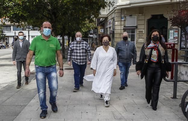 Los comerciantes del centro de Torrelavega se unen en una nueva asociación para luchar contra la crisis