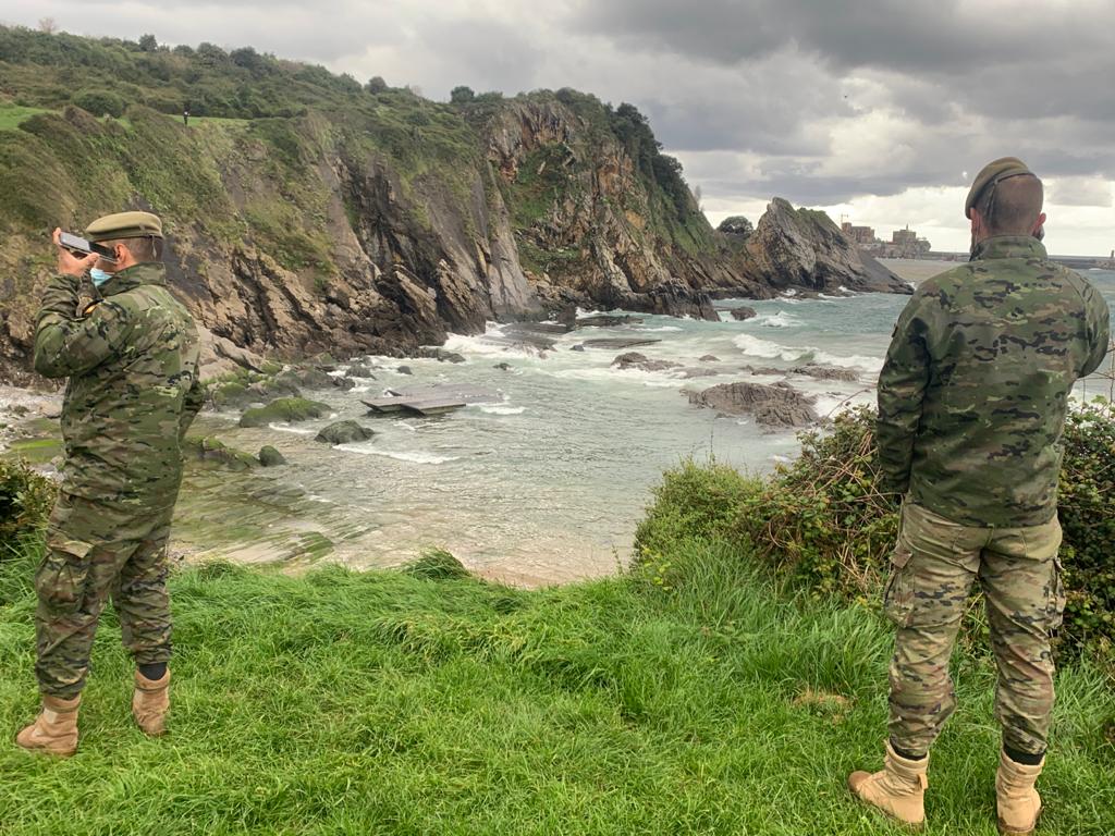 Un accidente destruye parte de la infraestrutura y vehículos del Ejército en Castro Urdiales