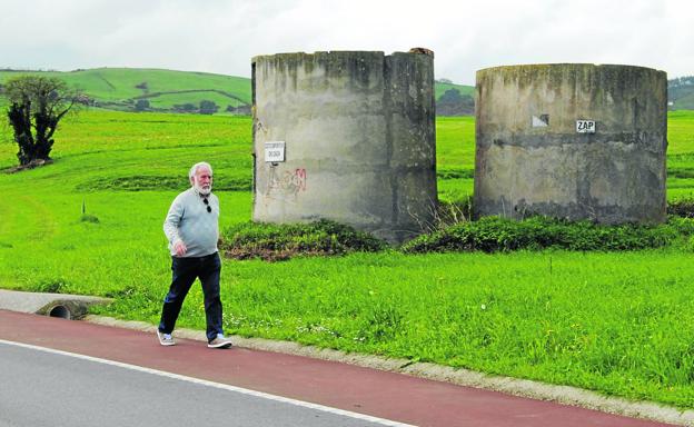 Okuda dará color a los silos ganaderos de Ajo