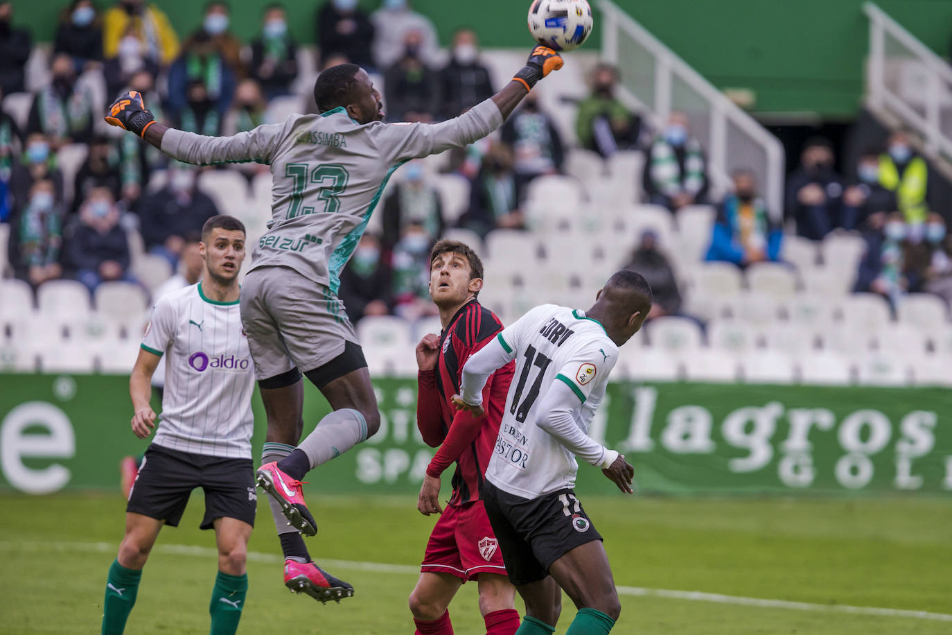 El Racing decepciona y dice adiós al ascenso a Segunda