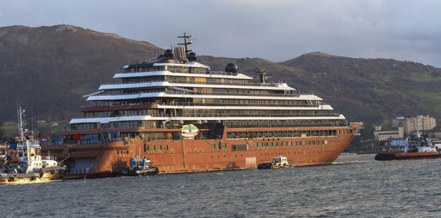 Astander recibe al polémico 'Evrima', el primer crucero construido en España