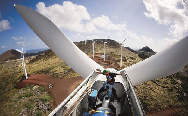 Los partidos apoyan los aerogeneradores pero discrepan sobre cómo implantarlos