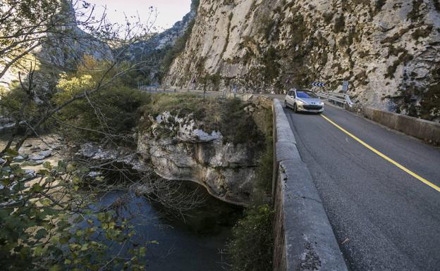 Ábalos anuncia que el Consejo de Ministros abordará el martes la licitación de las obras de La Hermida