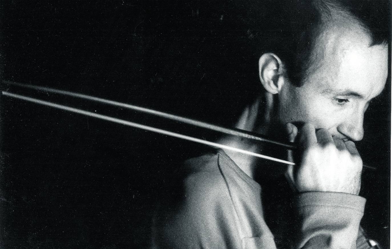El violonchelista Bruno Cocset interpreta hoy a Bach en el Casyc