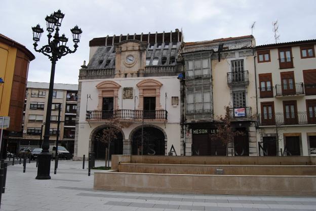 Santoña ofrece a Educación los antiguos juzgados con la condición de que acojan los estudios náuticos