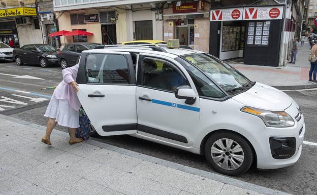 Los taxistas de Radio Taxi tuvieron 250.000 llamadas menos el año pasado y dejaron de ingresar «mucho más» de un millón de euros