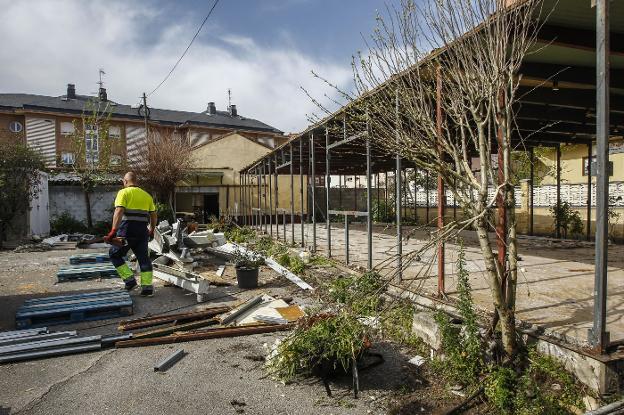 Comienza el desmontaje de las antiguas instalaciones del Hogar del Transeúnte