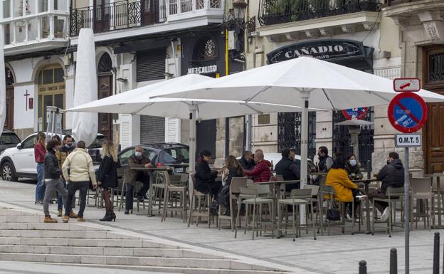 Una Semana Santa de terrazas, pero con chubasquero por si acaso