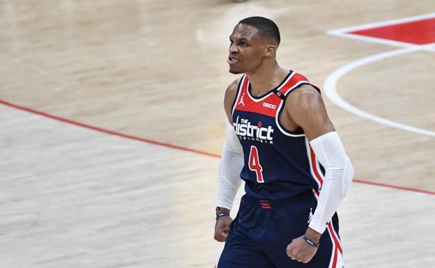 Westbrook firma un triple doble de récord