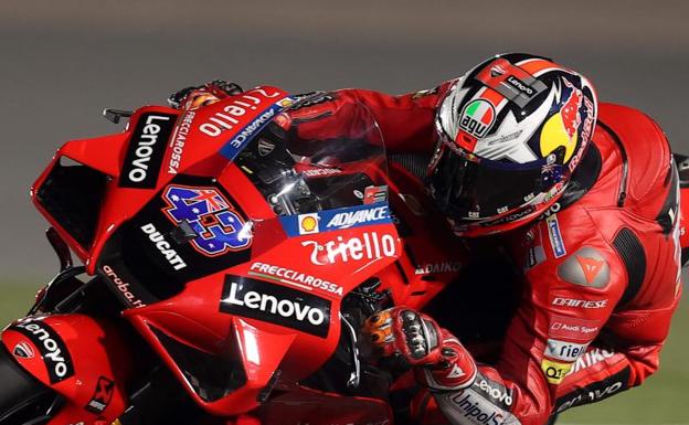 Ducati continúa con su dominio a una vuelta en Catar