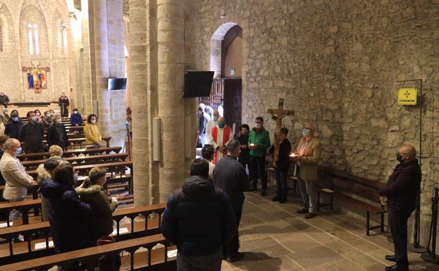 Celebración de Viernes Santo en Santo Toribio de Liébana