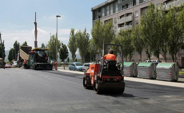 Servicios y Obras del Norte ejecutará el plan de asfaltado para Torrelavega, Barreda y La Montaña