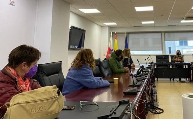 Los sindicatos del Gobierno de Cantabria inician un encierro para exigir el cumplimiento del convenio colectivo en Educación