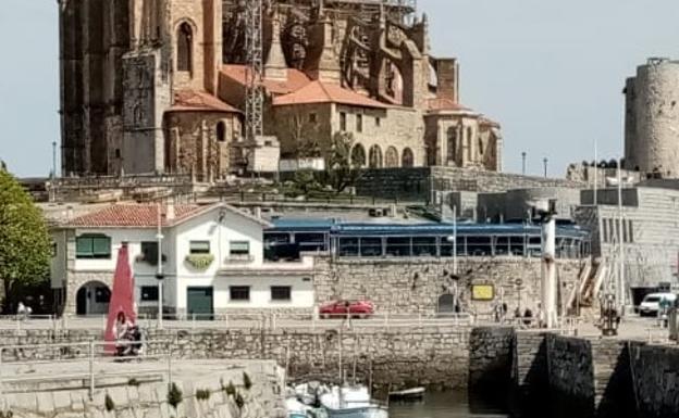 A evaluación la restauración del edificio de administración del puerto de Castro