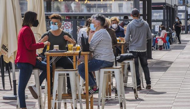 El covid y las restricciones empujan a cientos de vizcaínos a empadronarse en Cantabria