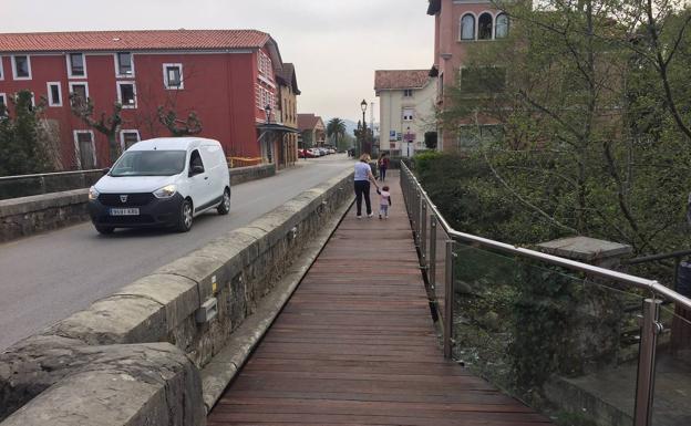 Remozadas las pasarelas sobre el Miera que dan acceso a la estación de Liérganes