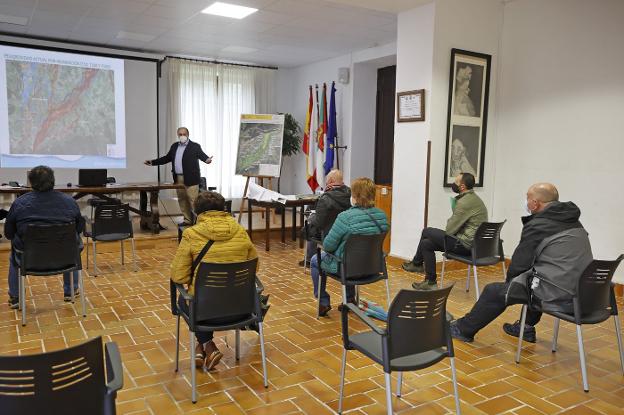 Vecinos de Cabezón presentan 200 alegaciones al proyecto sobre el río Saja