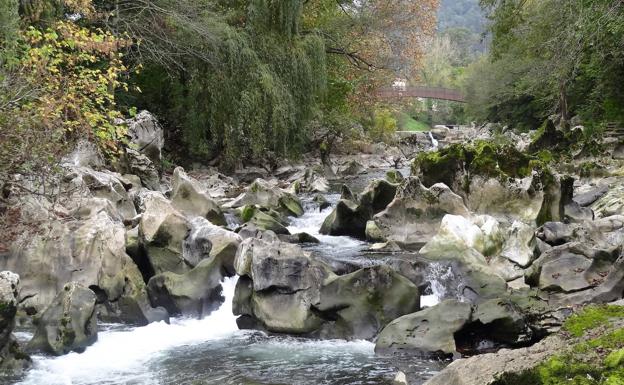 La bonita ruta por la senda fluvial del Pas