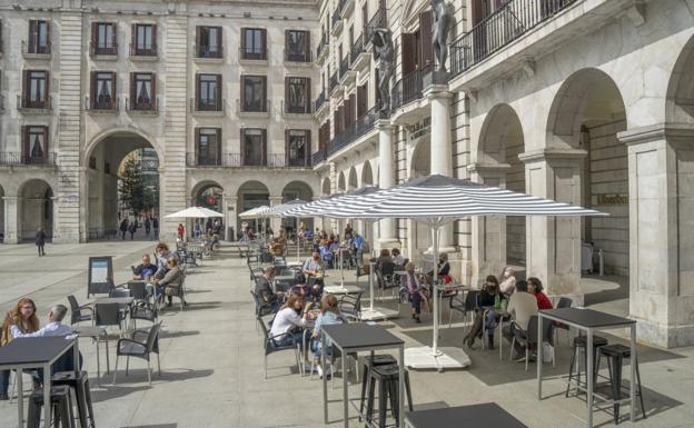 El Café de Velarde renueva la oferta de la Porticada de Santander