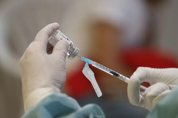 «Agosto es la fecha más probable para haber vacunado al 70% de la población»