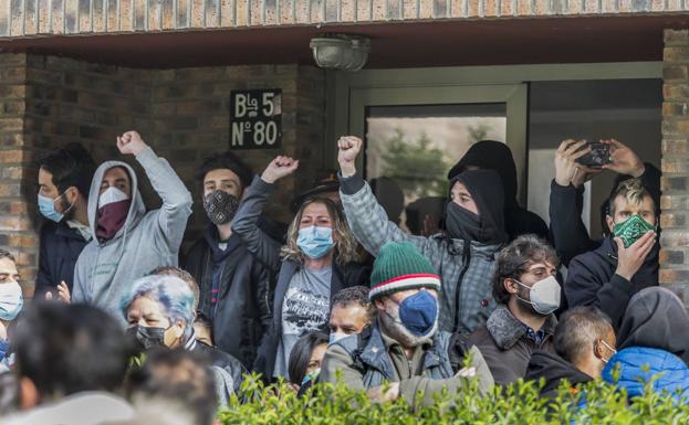 Suspendido de nuevo el desalojo de una familia con dos menores en el barrio de Cazoña