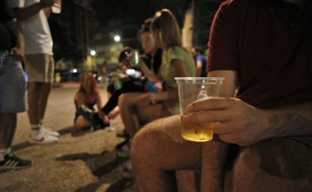 Las policías locales se ven «incapaces» de frenar el botellón ante la falta de agentes