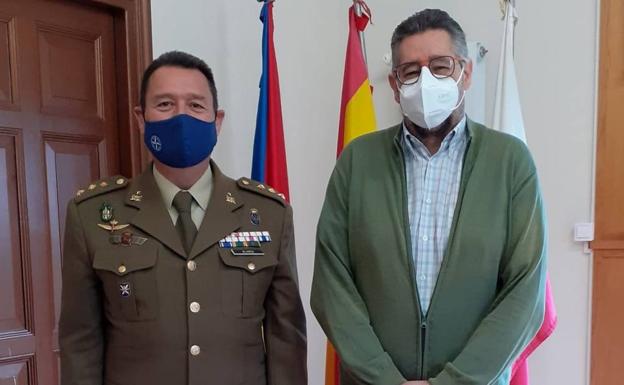 Compromiso de colaboración entre el Ejército y el Ayuntamiento de Los Corrales