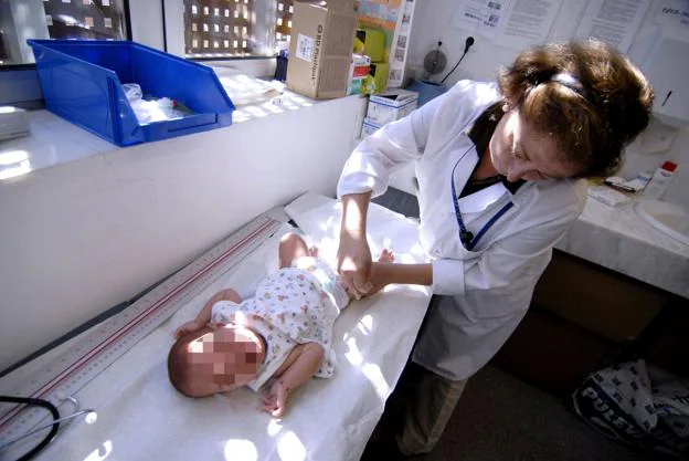 Los pediatras urgen actualizar al calendario de vacunas «antes de quitar las mascarillas»