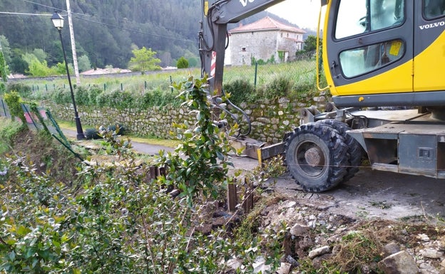 Comienzan las obras de refuerzo del talud en Otañes