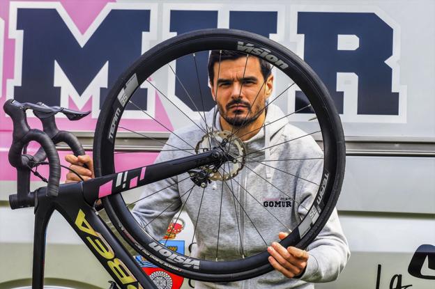 «Los equipos buscan ciclistas cada vez más jóvenes y eso presiona a los chavales»