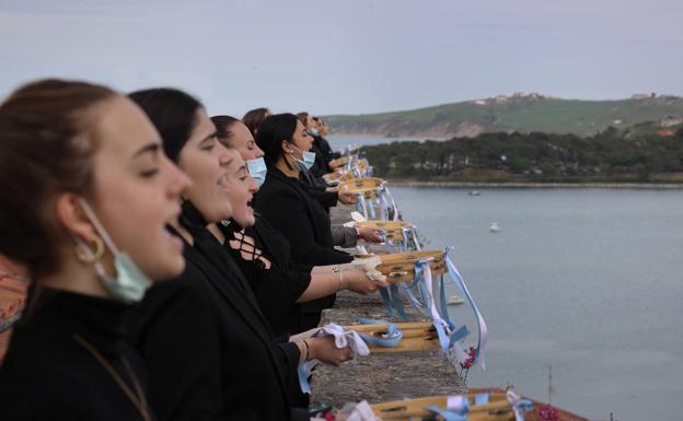 San Vicente de la Barquera festeja otra Folía limitada por el covid