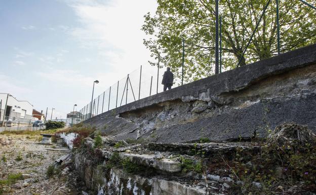 Un desprendimiento amenaza la seguridad de un vial en Sierrapando