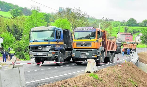 La mejora general de la carretera entre Arenas y Anievas es ya una realidad