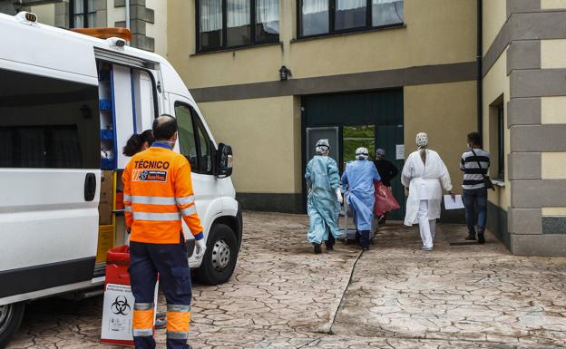 Cinco positivos entre usuarios vacunados y un cribado general en la residencia de Quijas