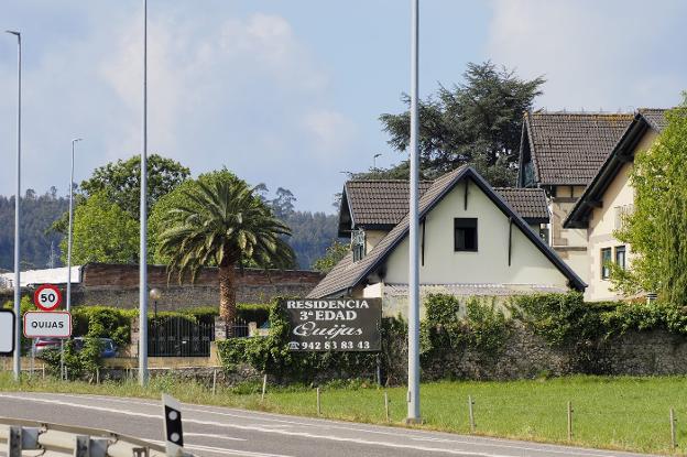 La residencia de Quijas suma un tercer hospitalizado y Servicios Sociales notifica un ingreso de La Loma