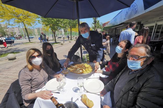 «La gente tiene muchas ganas de sol y de salir a comer»