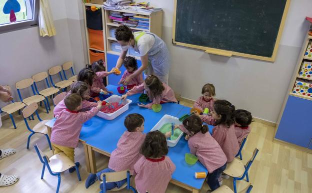 UGT pide a Educación que «resuelva el caos» de las aulas de dos años antes de abrir las de un año